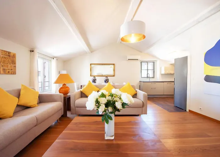 Exquisite 2-Br Apartment 3 Minutes From La Croisette